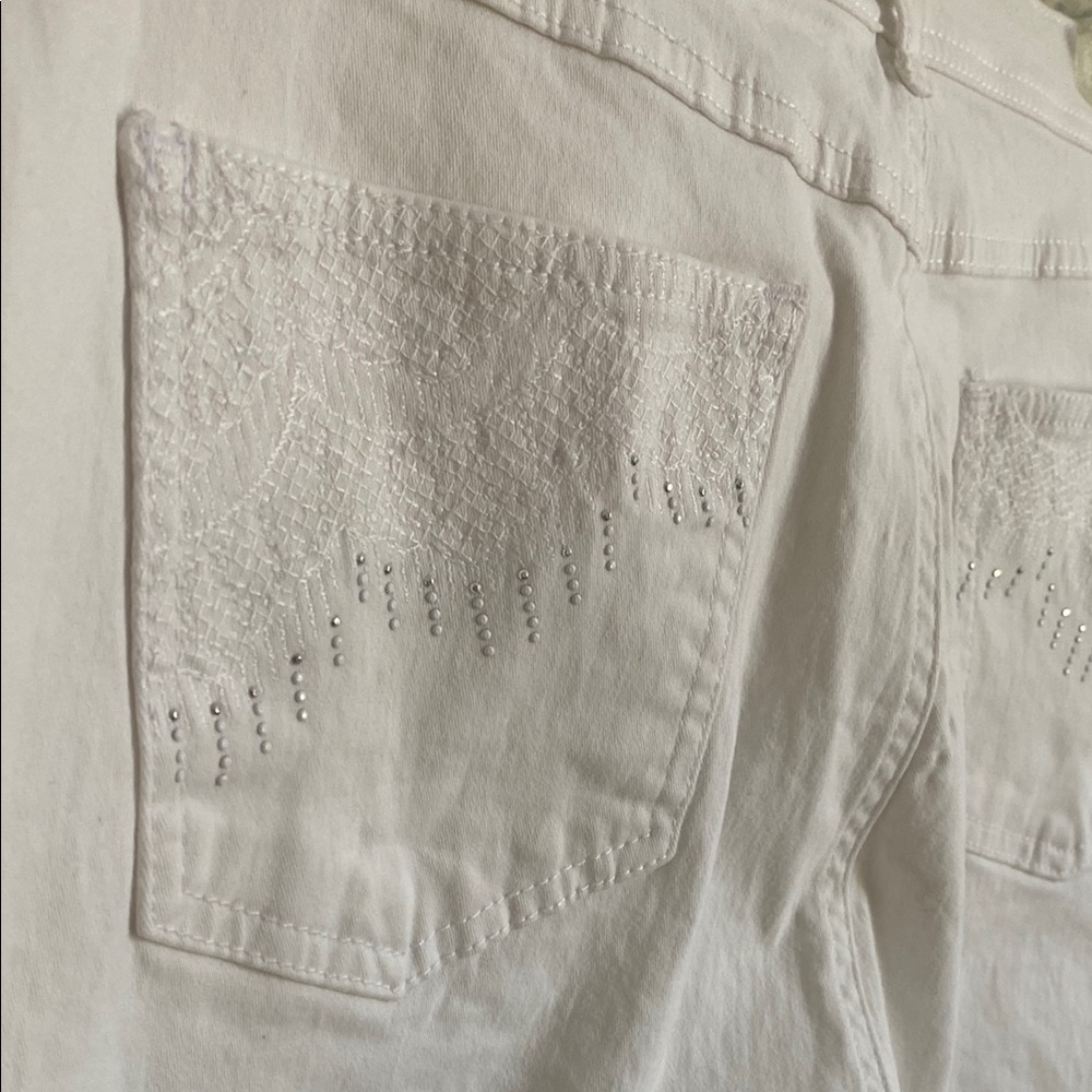 Gloria Vanderbilt White Capris - Picture 6 of 8